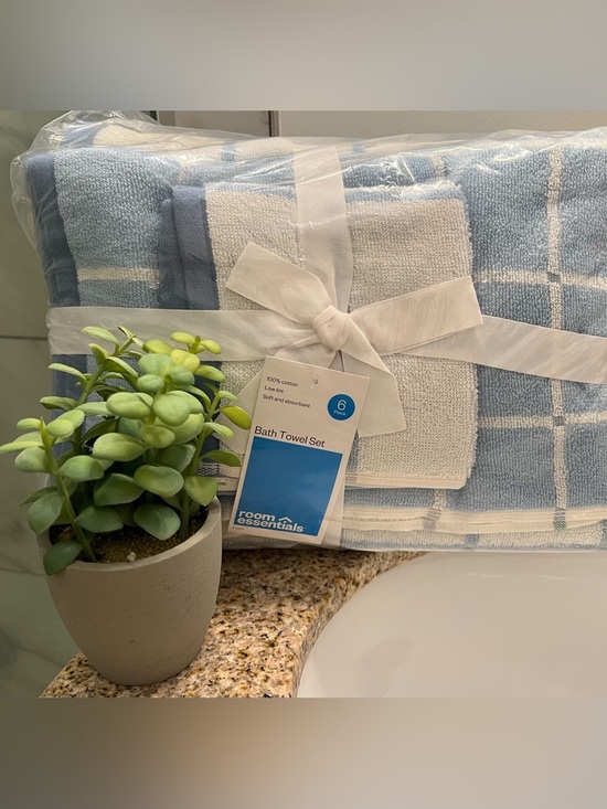 Room Essentials Other - Room Essentials Super Soft 6 Piece Bath Towel Set Blue and White NWT